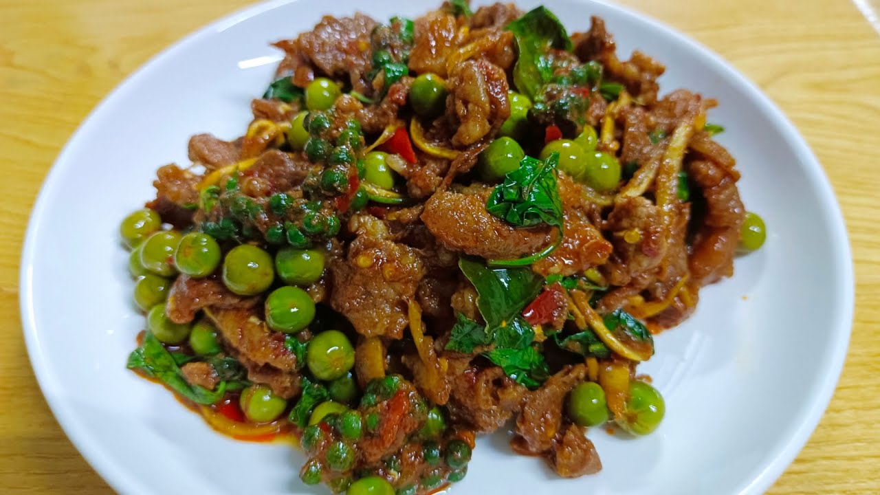 ผัดเผ็ดเนื้อ