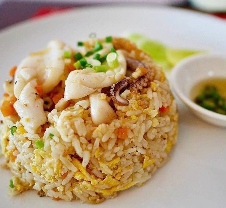 ข้าวผัดปลาหมึก